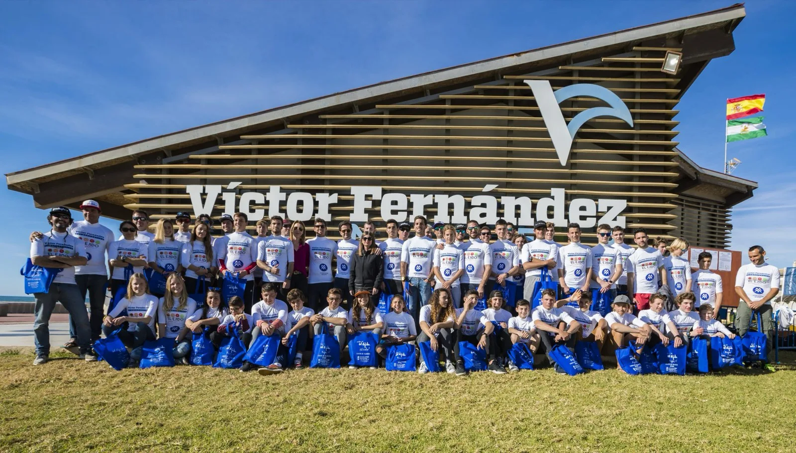 Éxito de participación en el mundial de Windsurf Junior PWA Víctor Fernández Center Almerimar · foto 1 de 2
