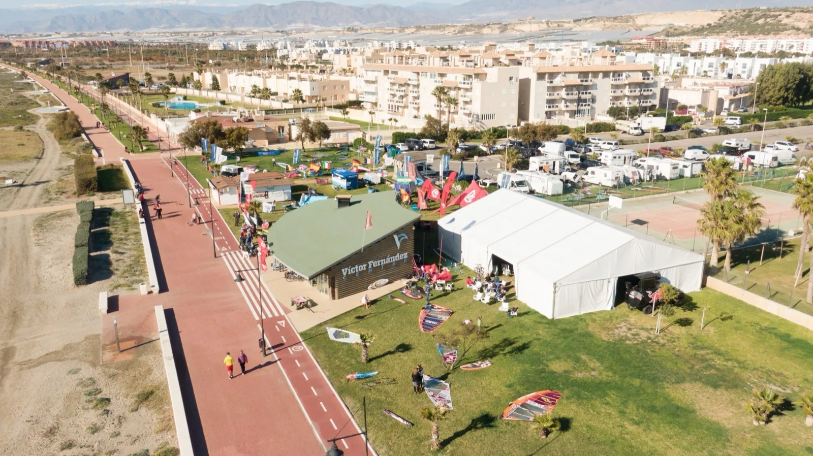 El mundial de windsurf junior PWA celebra su tercera edición en Almerimar · foto 4 de 4