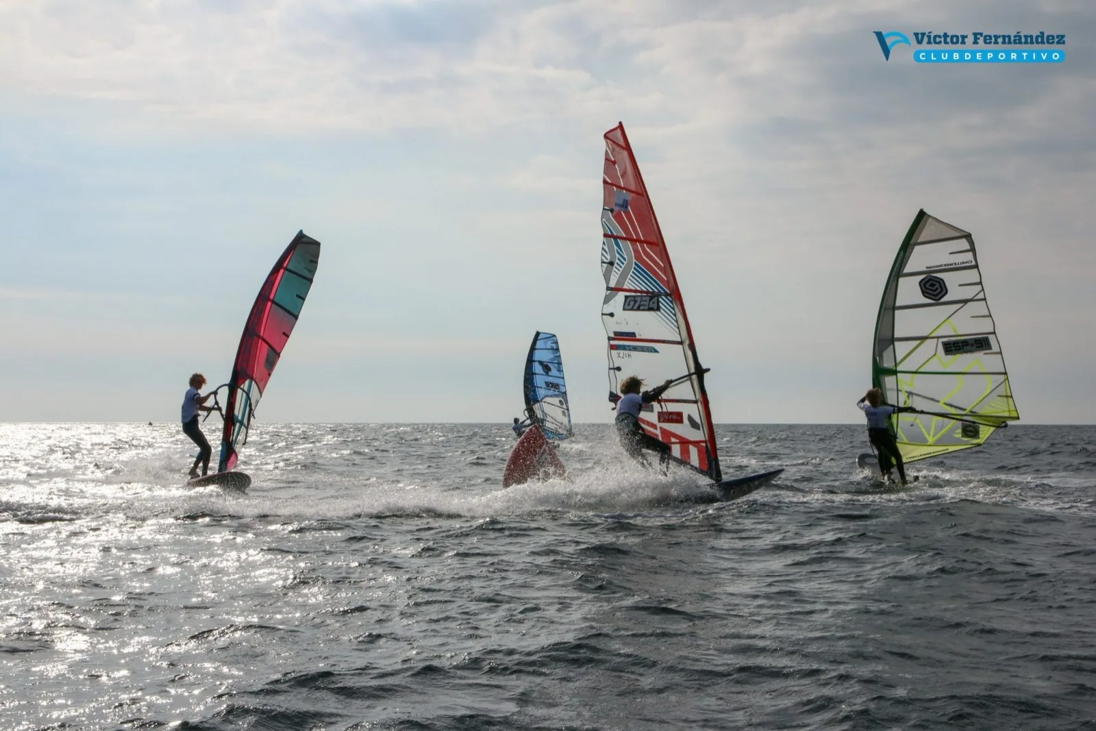 Las jóvenes promesas del windsurf compiten en el Víctor Fernández PWA Youth World Cup Almerimar 2020 · foto 1 de 8