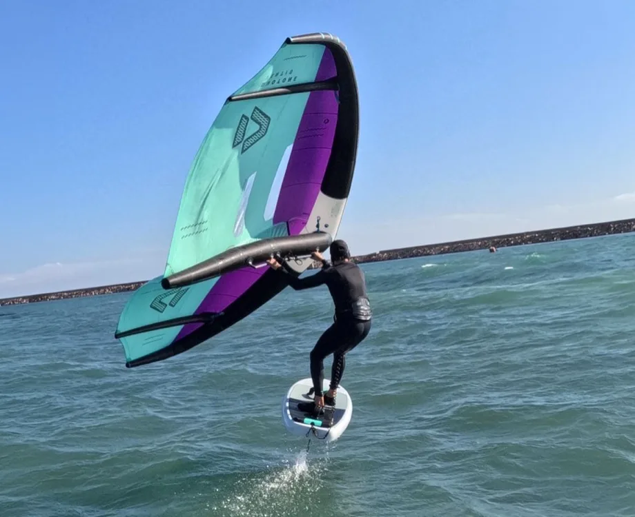 Wing foil en el spot de Almerimar